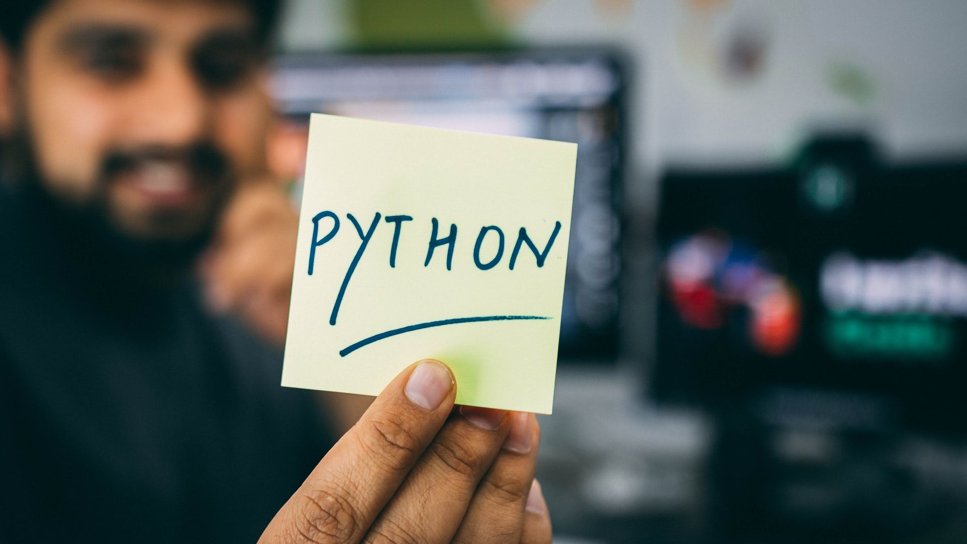 post-it with Python written on it